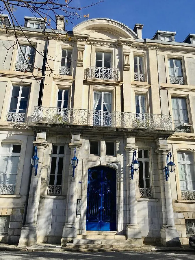 Apartamento Studio 3 étoiles rénové, lumineux et cosy à 2 pas des thermes dans immeuble atypique Capvern