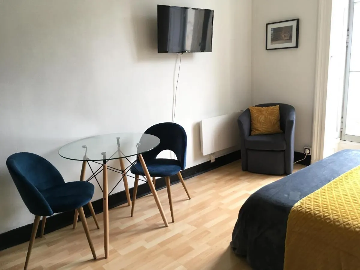 Studio 3 étoiles rénové, lumineux et cosy à 2 pas des thermes dans immeuble atypique Capvern França